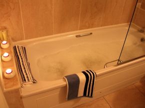 bathroom_3.jpg