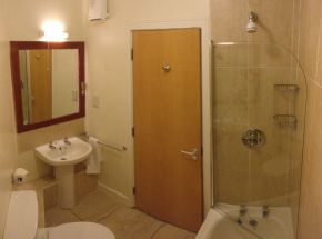 Bathroompanorama.jpg